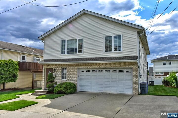 Property Photo:  31 Leo Place  NJ 07644 