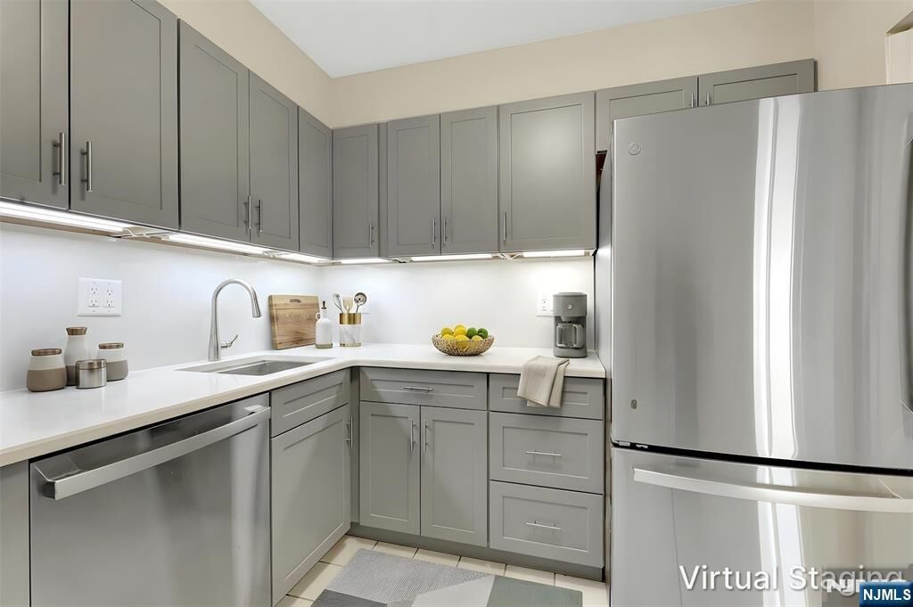 Property Photo:  2000 Linwood 14 0  NJ 07024 