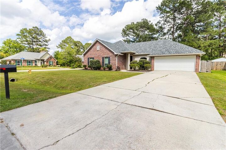 Property Photo: 711 Lionel Court LA 70420
