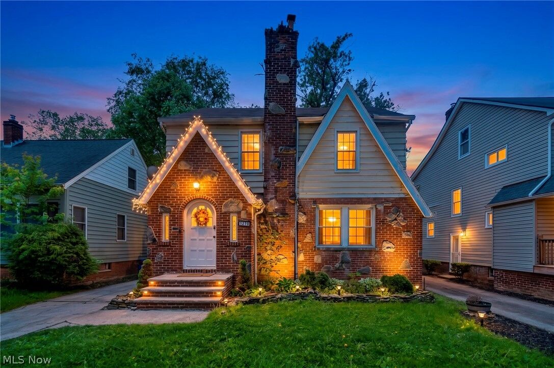 Property Photo: 1270 Plainfield Road OH 44121