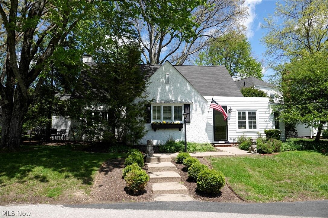 Property Photo:  14661 Hillbrook Lane N 4  OH 44022 