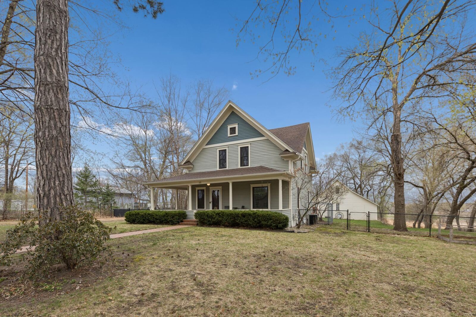 Property Photo:  101 Jackson Avenue SW  MN 55388 