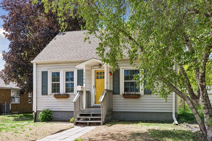 Property Photo:  1706 Buchanan Street NE  MN 55413 