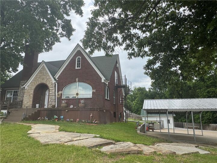 Property Photo:  523 W Stephenson Avenue  AR 72601 