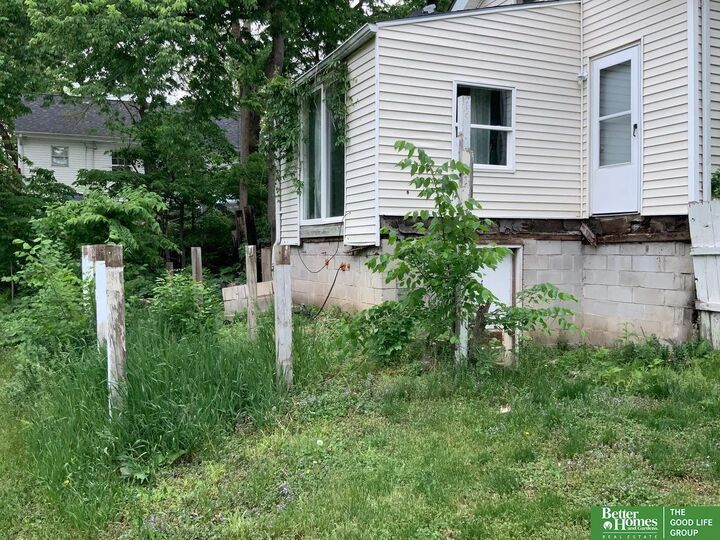 Property Photo:  1704 S 18 Street  NE 68108-9999 