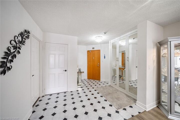 Property Photo: 1237 North Shore Boulevard E 301 ON L7S 2H8