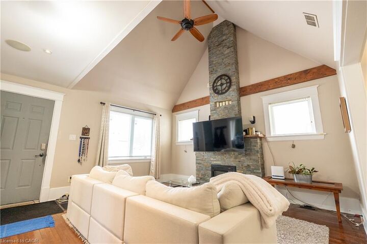 Property Photo:  293 Charette Street  ON P3B 1N7 