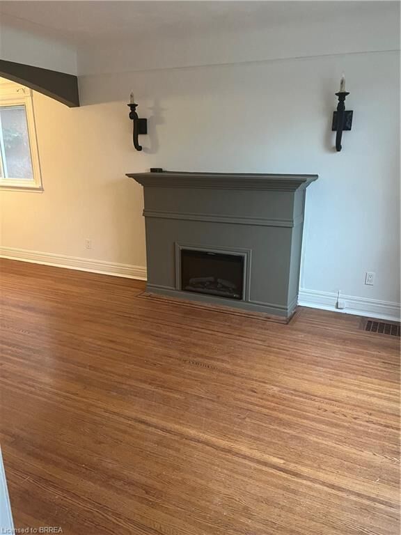Property Photo:  5 Cameron Avenue S Upper  ON L8K 2W7 