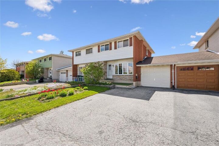 Property Photo: 49 Overlea Drive ON N2M 1S9