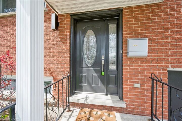 Property Photo:  637 Cedargrove Place  ON N2L 4Y8 