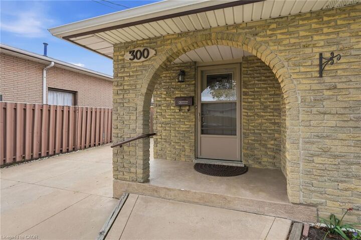 Property Photo:  300 Eaglewood Drive  ON L8W 1T5 