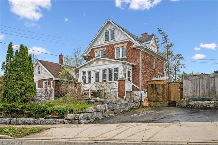 Property Photo:  9 Spadina Road E  ON N2M 3X2 