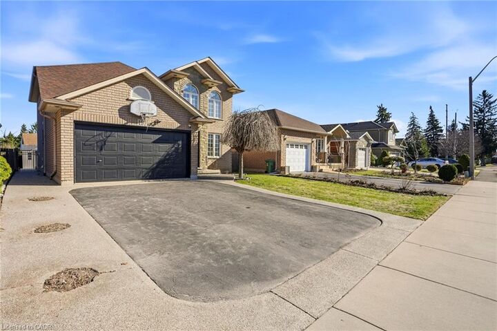 Property Photo:  19 Konstantine Court  ON L9B 2T3 
