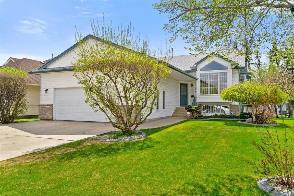 Property Photo:  10233 114A Avenue  AB T8V 6Z4 