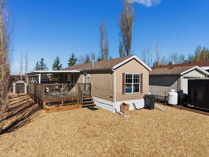 Property Photo:  10046 Twp Rd 422 158A  AB T4J 1V9 