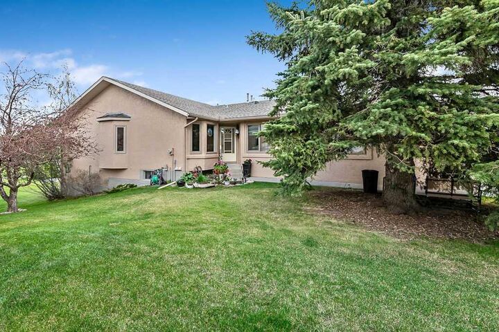 Property Photo:  626 High View Park NW  AB T1V 1E5 