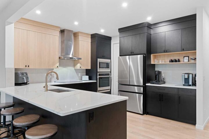 Property Photo:  500 Cranbrook Gardens SE  AB T3M 3N5 