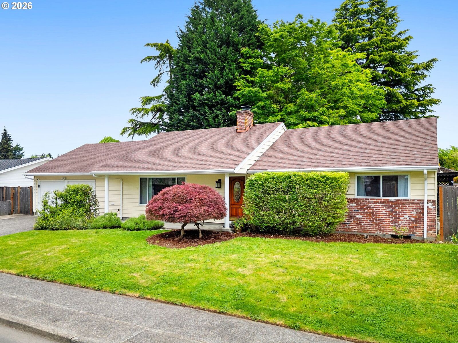 Property Photo: 7470 SW Hillcrest Pl OR 97008