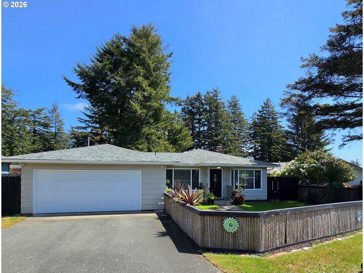 Property Photo: 346 Del Norte Ln OR 97415