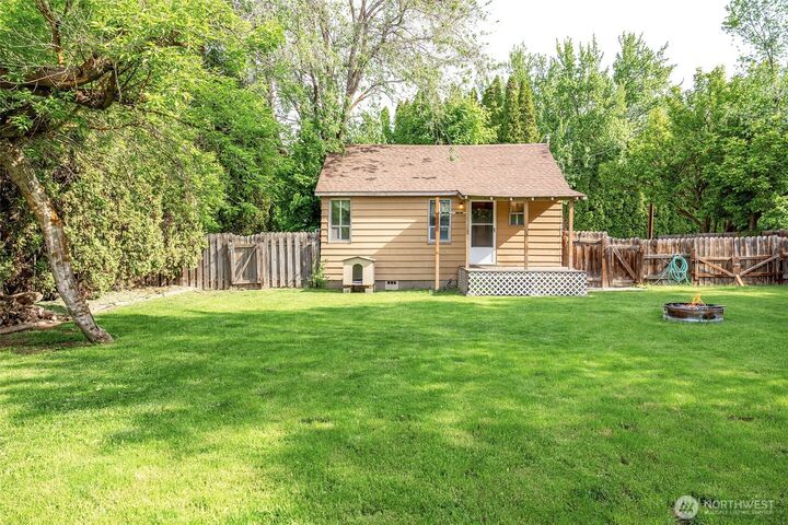 Property Photo:  208 W Second Avenue  WA 98934 