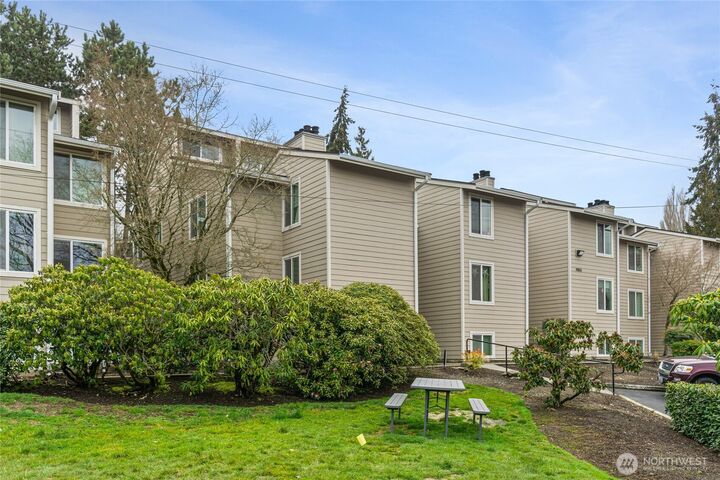 Property Photo:  19855  25th Avenue NE 211  WA 98155 