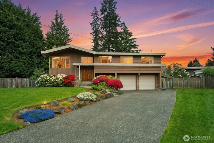 Property Photo:  14511 NE 2nd Place  WA 98007 