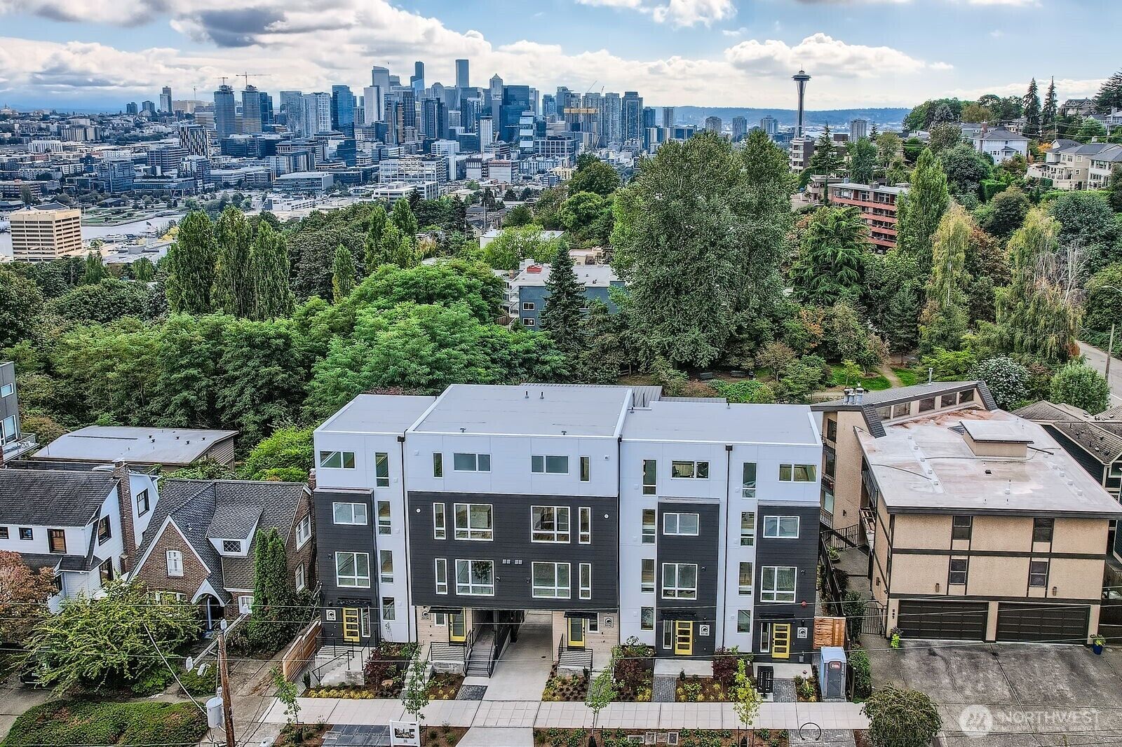 Property Photo:  515  Howe A  WA 98109 