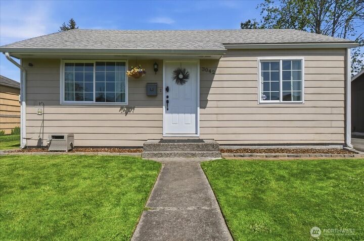 Property Photo:  3042  Field Street  WA 98632 