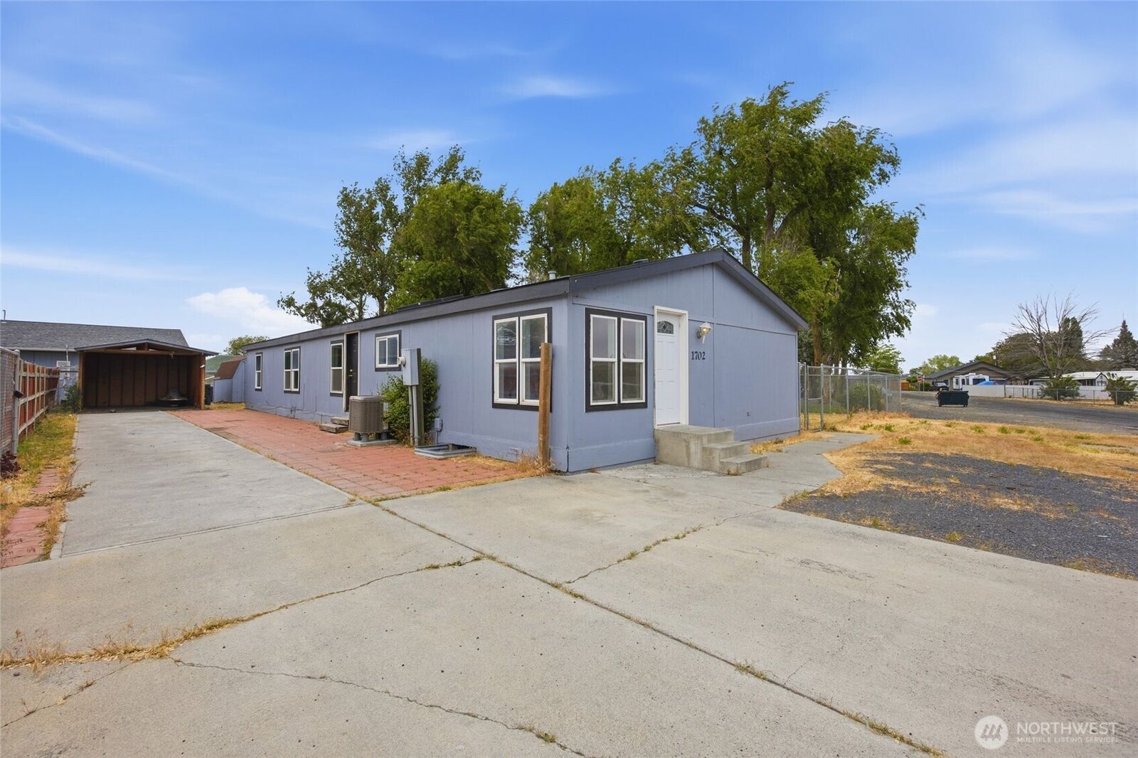 Property Photo: 1702 W Bemis Street WA 98837