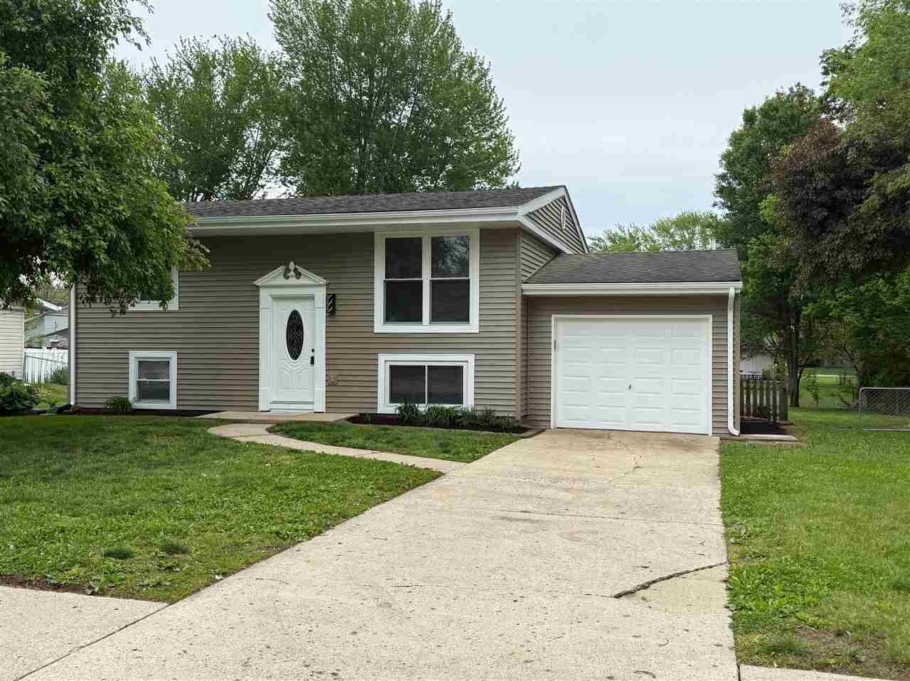 Property Photo: 937 Sycamore Lane IN 47374