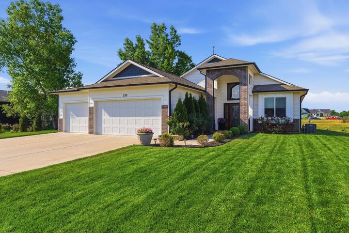 Property Photo: 229 W Lakeside Dr KS 67025