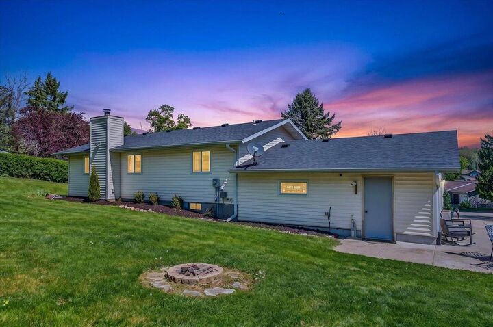 Property Photo:  325 Heidi Court  WI 53574 