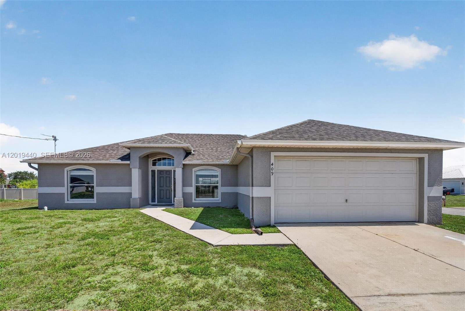 Property Photo:  409 NE 25th Ter  FL 33909 