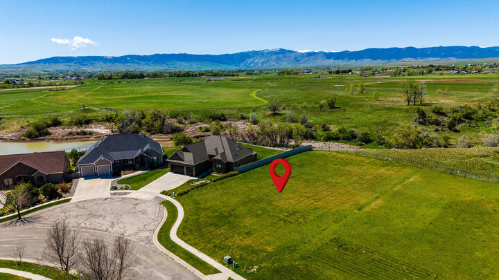 Property Photo: 634 Mountain Shadows Boulevard WY 82801