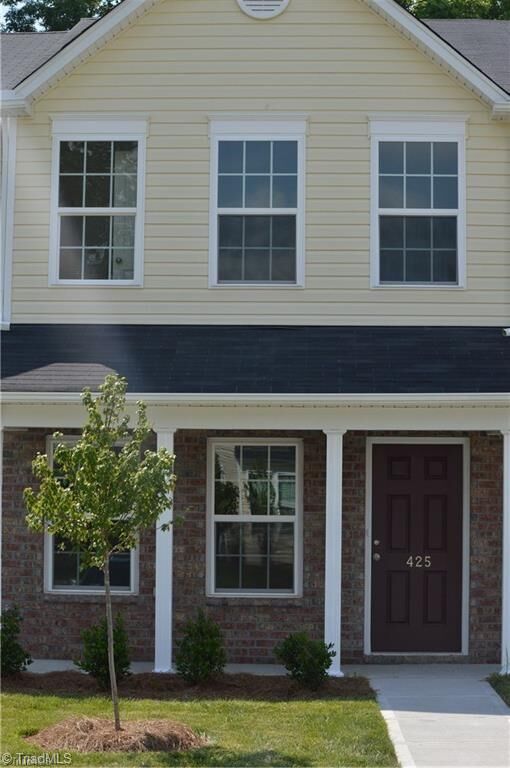 Property Photo: 425 Sandybrooke Drive NC 27265