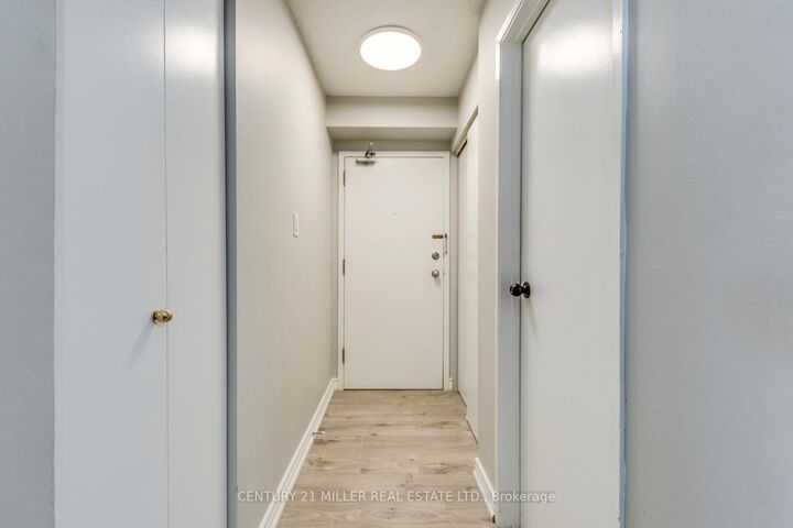 Property Photo:  1450 Glen Abbey Gate 823  ON L6M 2V7 