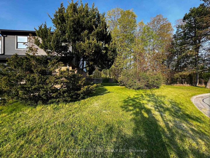 Property Photo: 1133 Trowbridge Court ON L1G 7H1