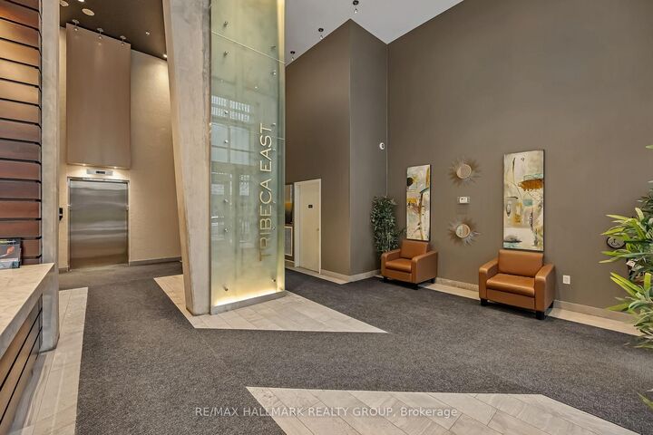 Property Photo: 40 Nepean Street 1905 ON K2P 0X5