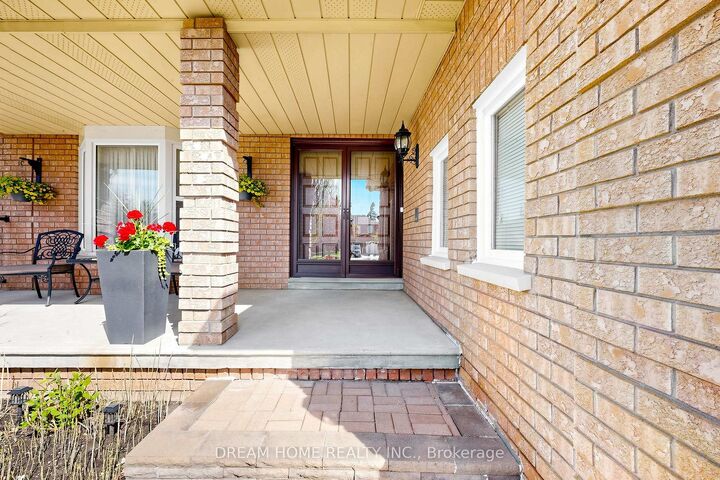 Property Photo: 312 Valeria Boulevard ON L4L 6V7