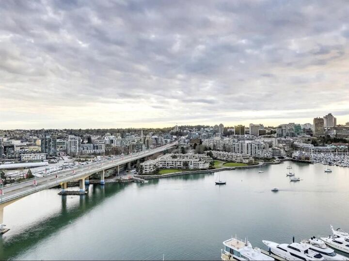 Property Photo:  1033 Marinaside Crescent 2706  BC V6Z 3A3 
