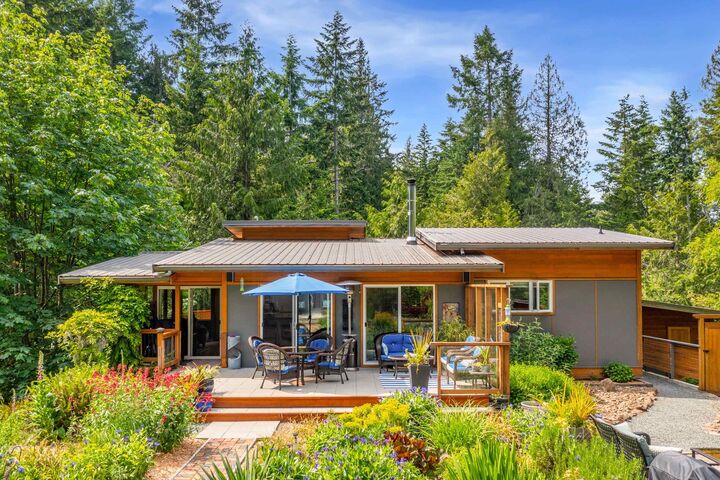 Property Photo: 1330 Cottage Way BC V0N 1P0