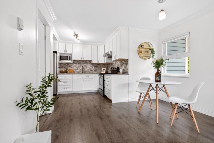 Property Photo:  1122 King Albert Avenue 105  BC V3J 1X7 