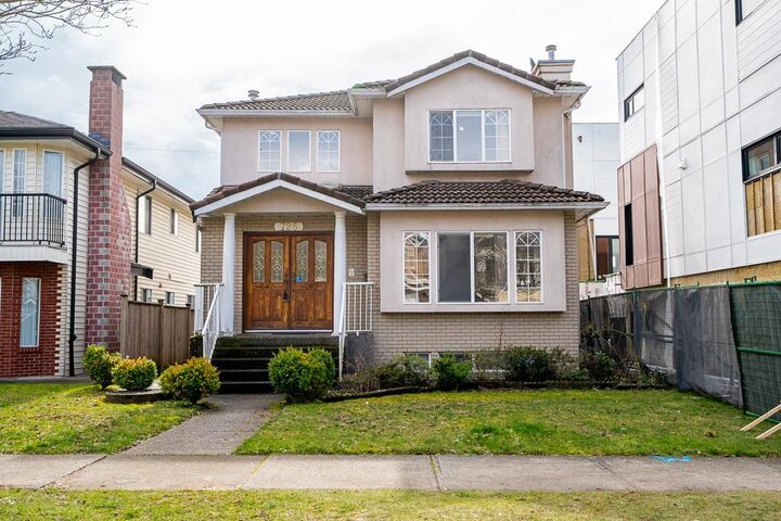 Property Photo: 726 E 56th Avenue BC V5X 1R9