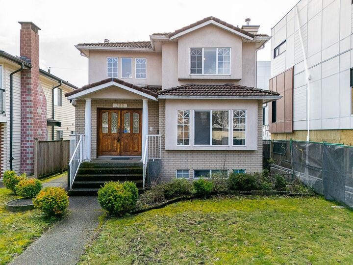 Property Photo: 726 E 56th Avenue BC V5X 1R9