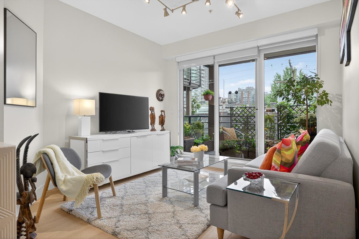 Property Photo:  1628 W 4th Avenue 306  BC V6J 0G6 