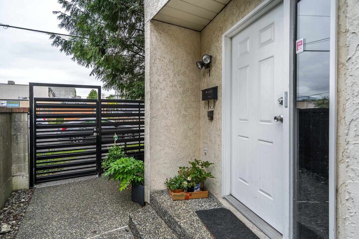 Property Photo: 11869 223rd Street 1 BC V2X 5Y2
