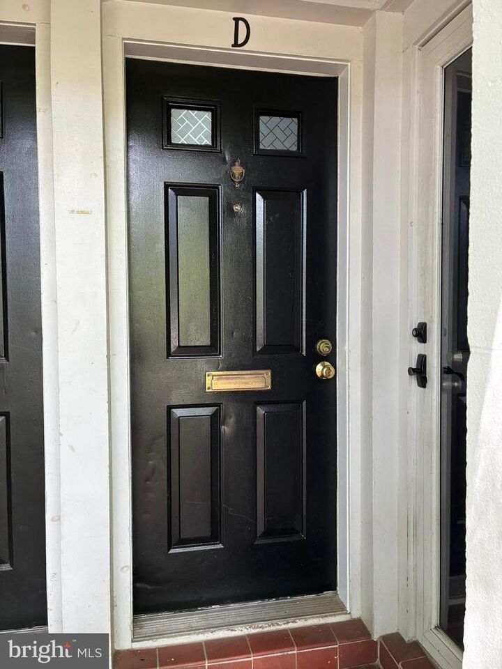 Property Photo:  2812 S Wakefield Street D  VA 22206 