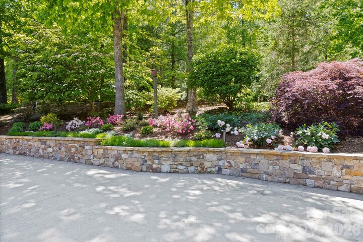Property Photo: 20 Fernridge Court NC 28731
