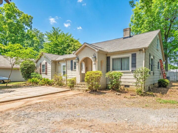 Property Photo: 2120 Amesbury Avenue NC 28205