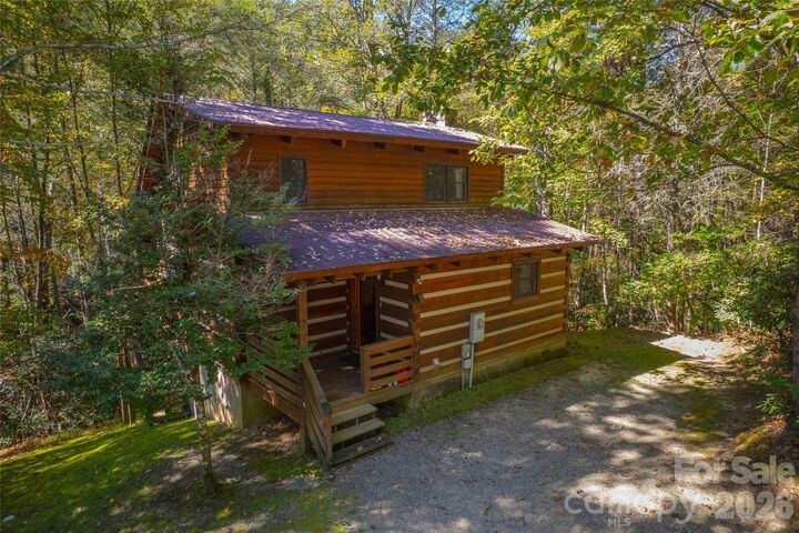 Property Photo:  1105 Cross Creek Lane  NC 28665 